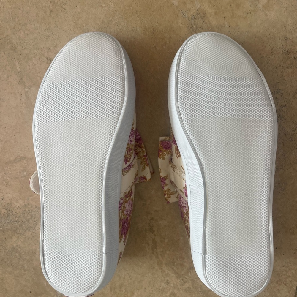 Janie and Jack bow sneakers, brand new, no tag. - Picture 3 of 3